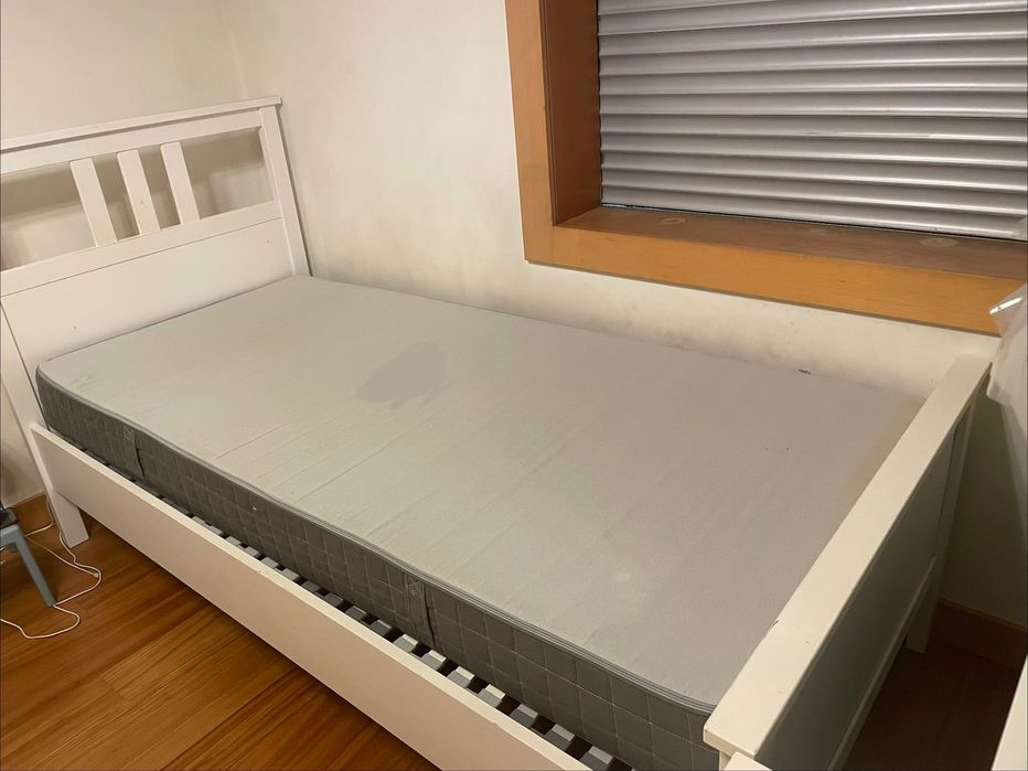 Cama branca ikea