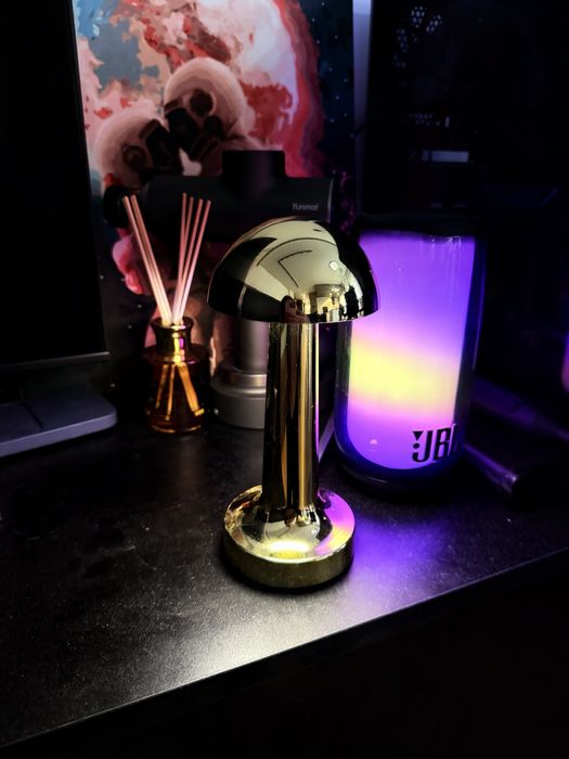 Lampka biurkowa LED – złota, dotykowa, USB-C