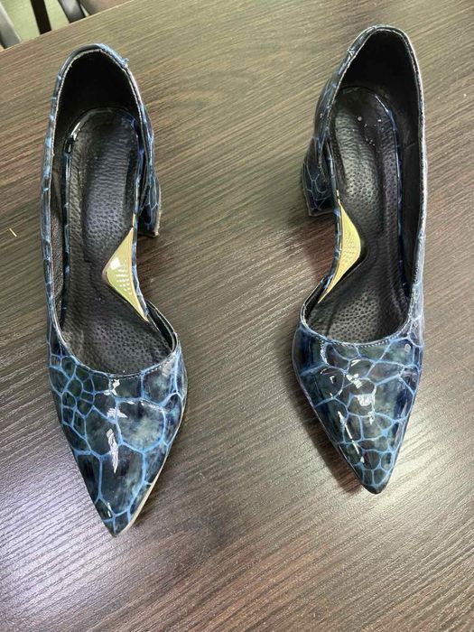 Шкіряні лакові туфлі