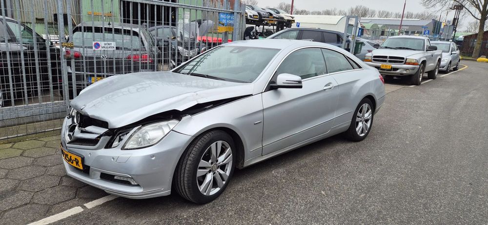 Mercedes-Benz Klasa E Mercedes E klase Coupe 250 CGI 204KM