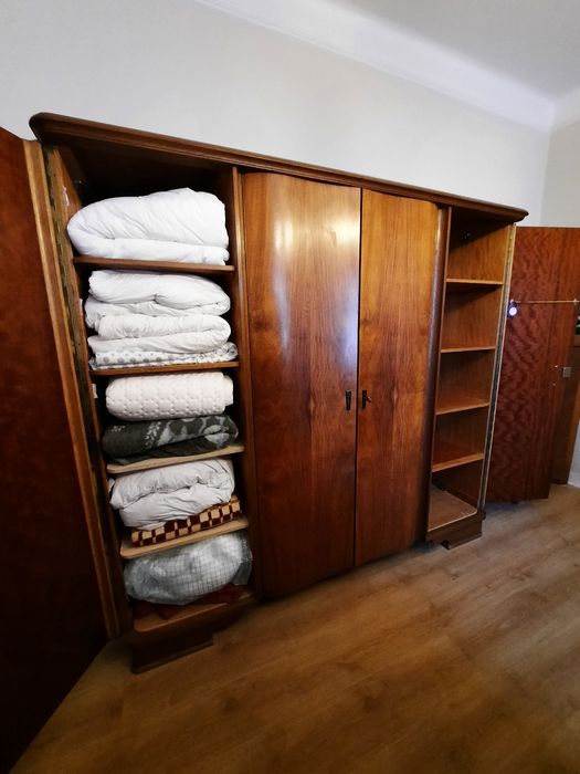 Roupeiro madeira maciça 60x2mx1,85 alt