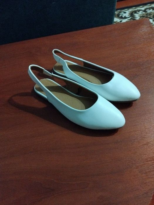 Шкіряні босоніжки