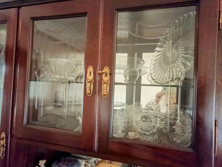 Cristaleira armário de sala madeira maciça