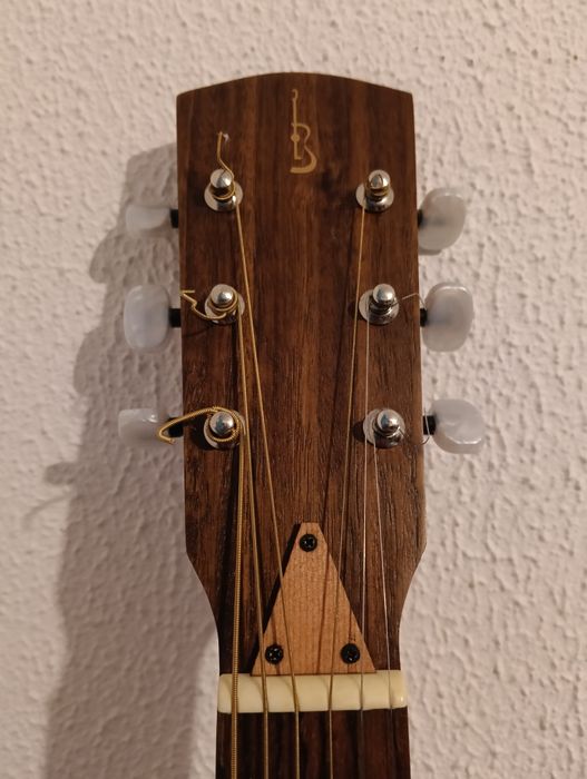 Guitarra eletro acústica