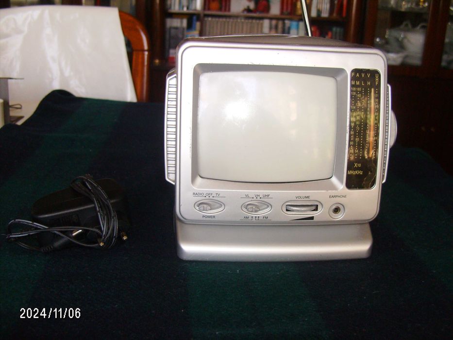 mini televisor com rádio incorporado