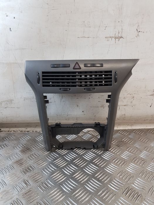 Konsola Środkowa 331985437 Kratki Nawiewu Opel Astra Iii H Gtc 05R-