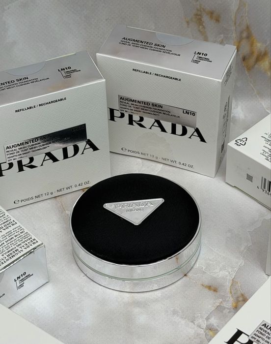 Тональний крем кушон Prada LN 10