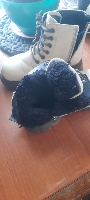 Продам бу дитячі чобітки