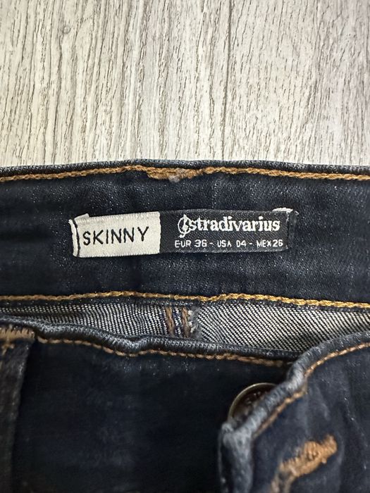 Джинси stradivarius