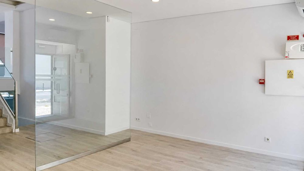 Loja Comercial Remodelada no Bonfim, Setúbal