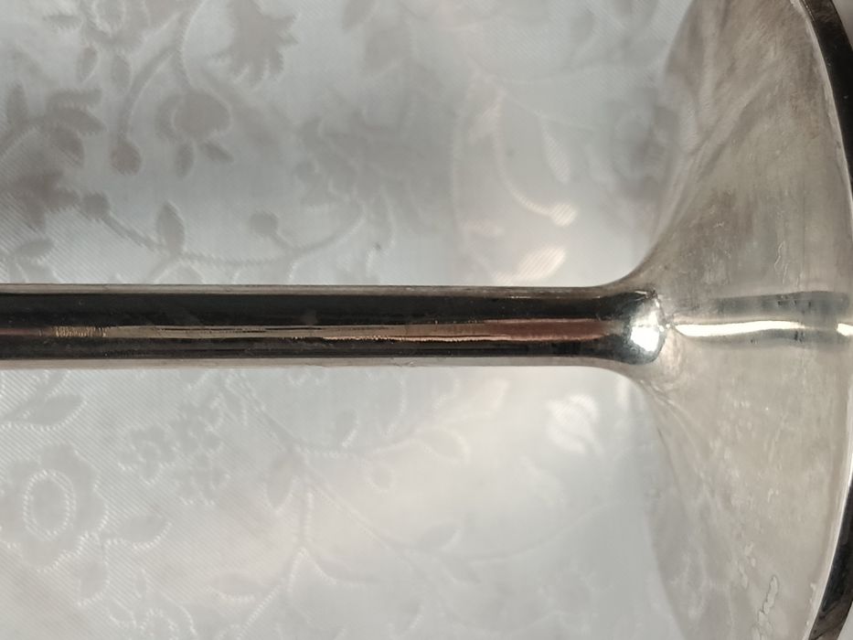 Пара свадебных бокалов.