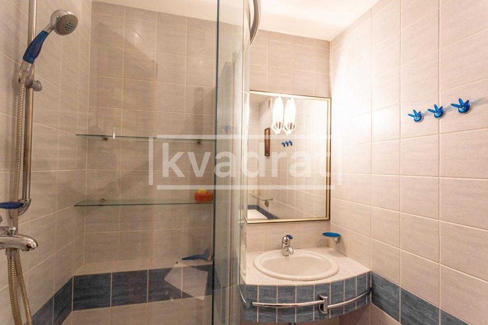 ТЕРМІНОВО ! Без комісії ВАМ % Продаж 3к квартири 120м2 вулиця Хрещатик 4 Шевченківський район центр міста Київ СВІТЛО НЕ ВИМИКАЮТЬ ТРЬОХСТОРОННІЙ ВИД