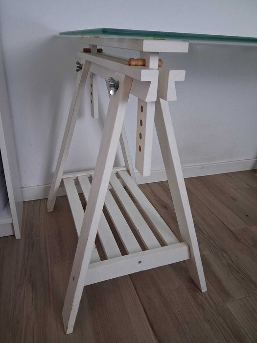 Secretária para escritório, branca, com tampo de mesa de vidro (comprada no ikea)