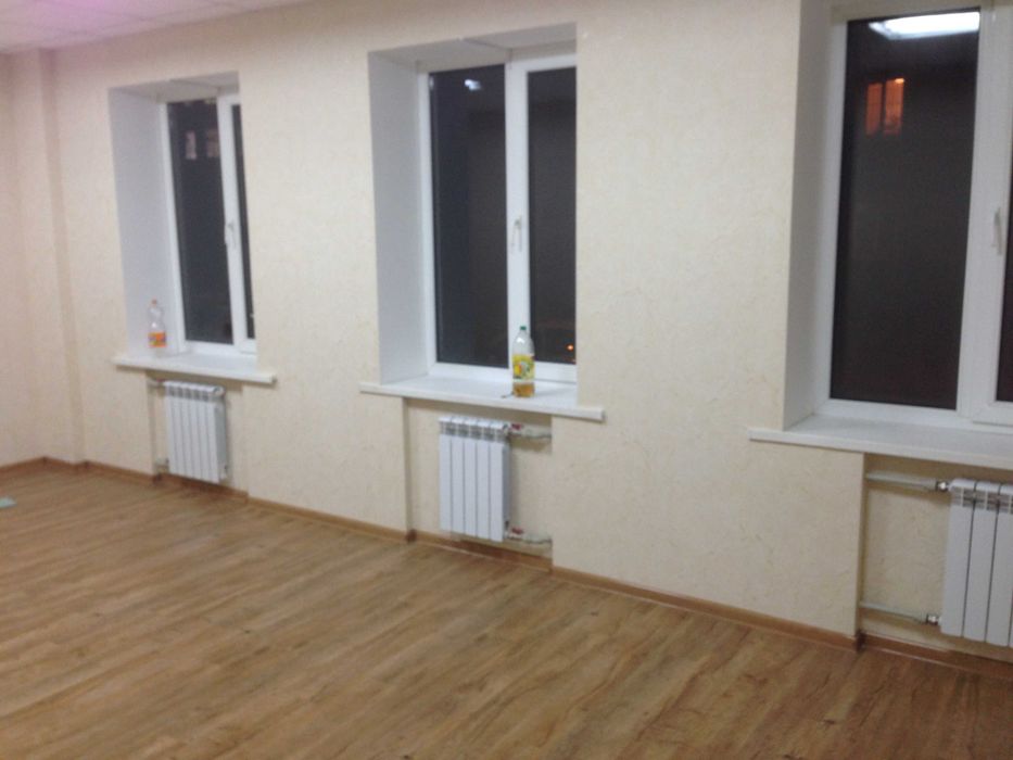 продам нежитлове офісне приміщення в центрі з окремим входом