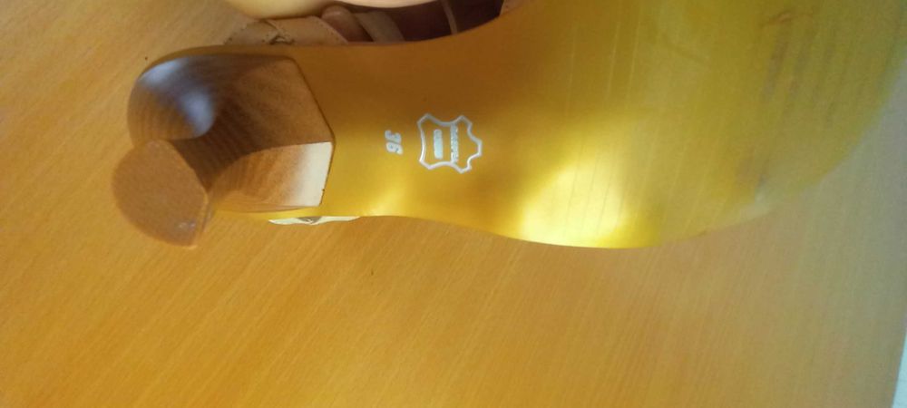 Sandálias em pele n.36