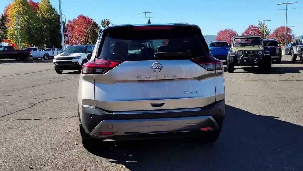 Nissan Rogue SL      2022