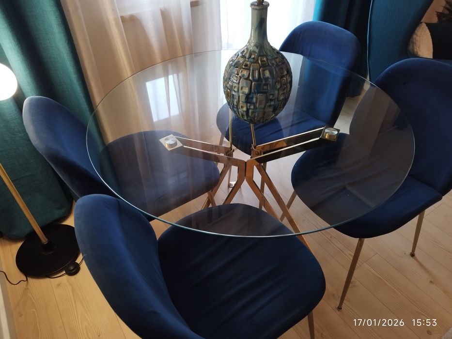 Mesa + 4 cadeiras loja AREA