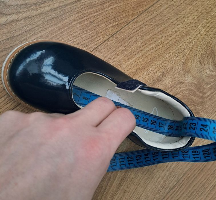 Сині лаковані туфлі туфельки для дівчинки Clark's