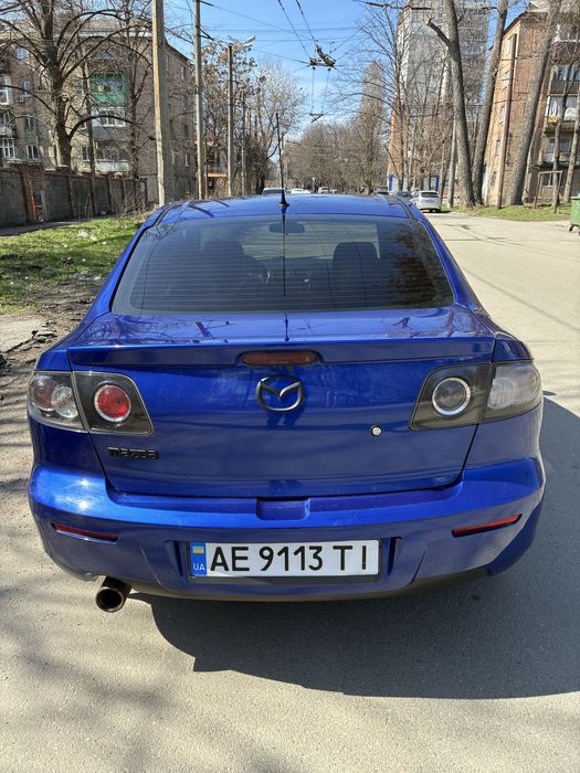 Продам Mazda 3 1.6л
