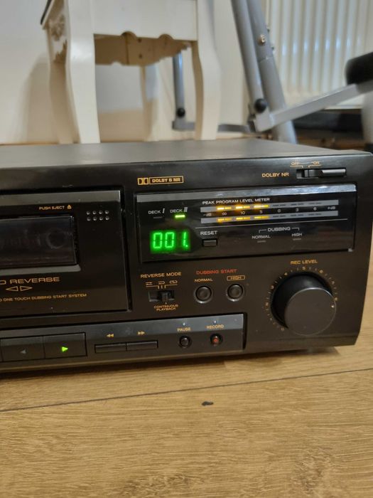 Magnetofon Teac model podany na zdjeciu