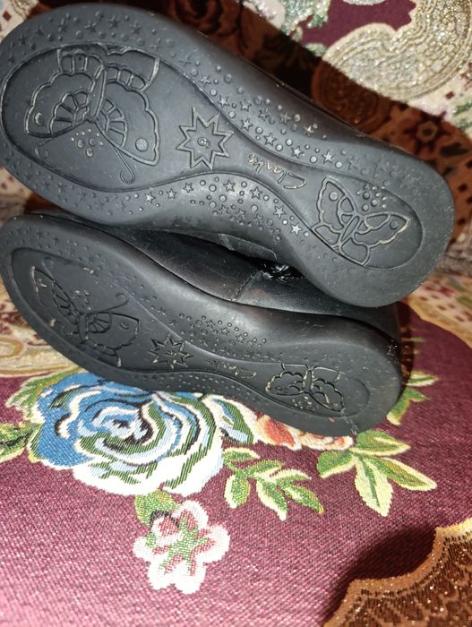 Взуття на дівчинку