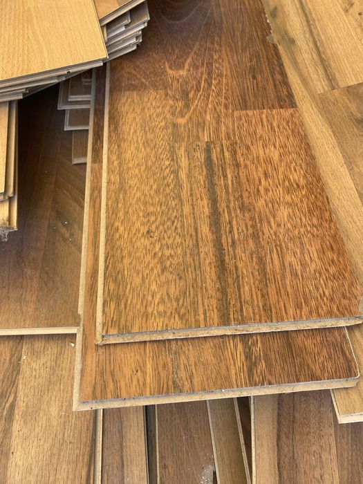 Ламінат б/у  темний  8-5 кв.