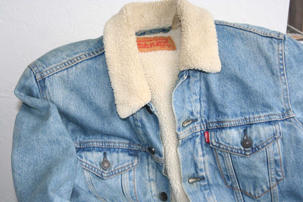 Продам джинсову куртку