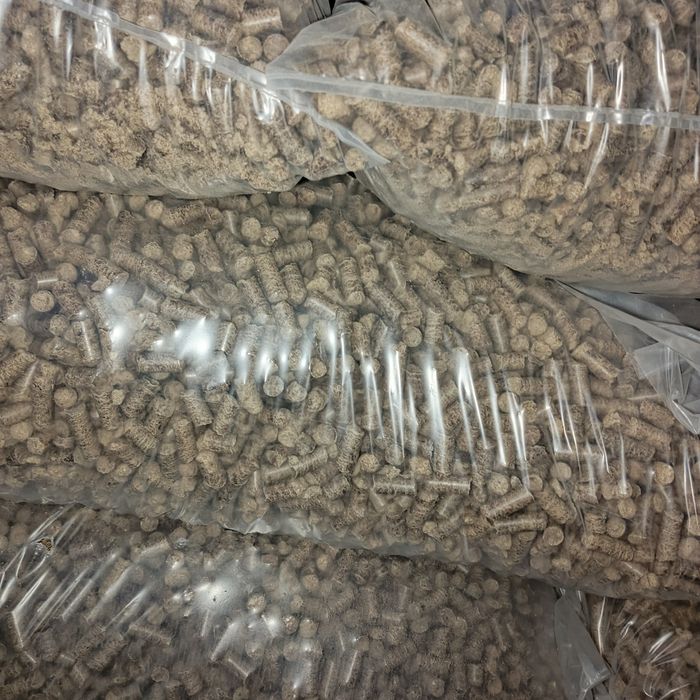 Наповнювач. Наповнювач для котячого туалету .. Гранули