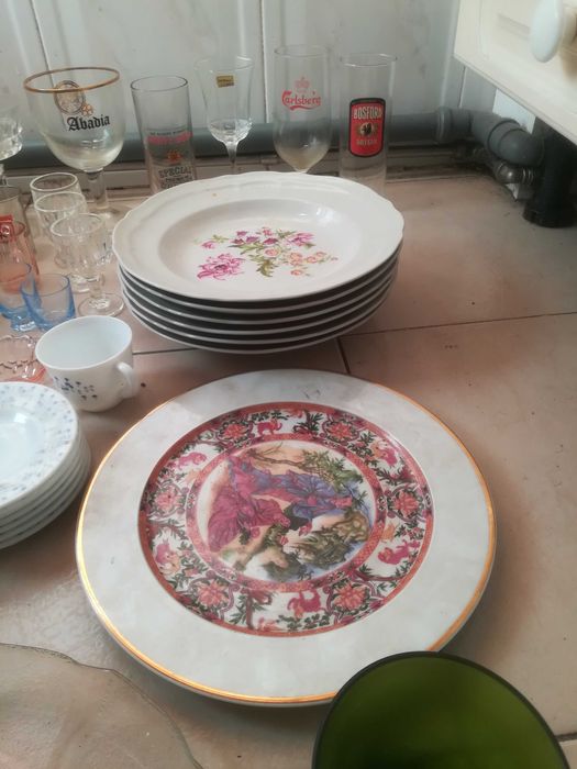 Loiças pratos copos e Pires lote