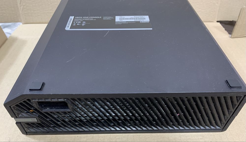 Microsoft Xbox One  (Model 1540)