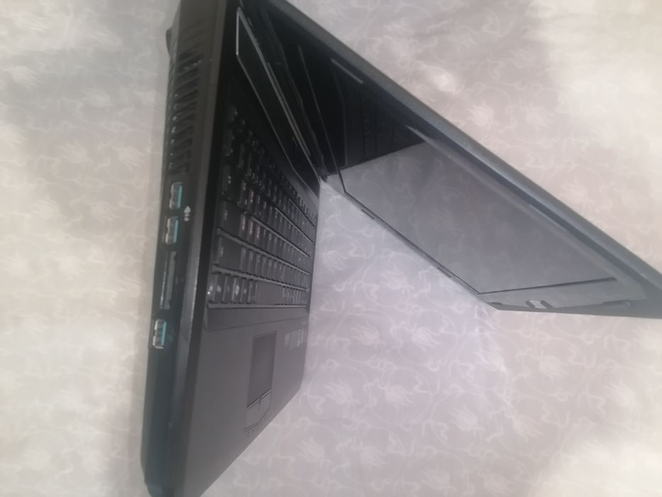 Ігровий Ноутбук 15.6" Medion Erazer X6821 8/500Gb