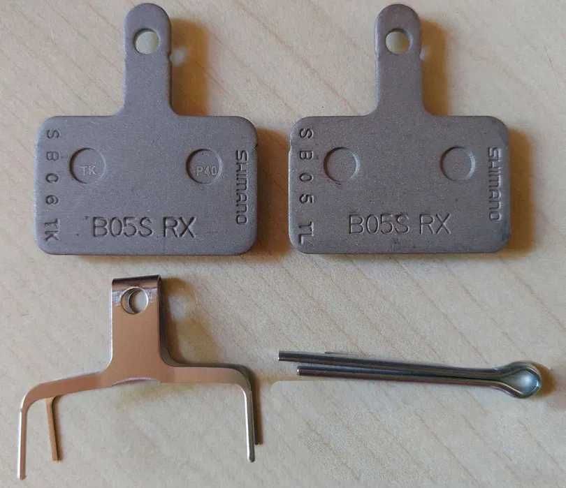Розпродаж. Гальмівні колодки Shimano B05S-RX .  Гріпси GUB G-505 неопр