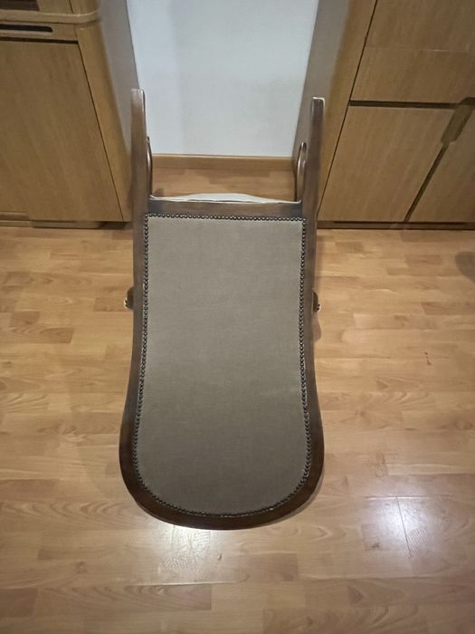 Stary fotel z oryginalnym welurem