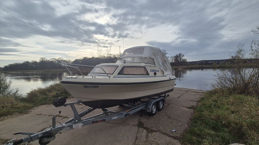 Łódź łódka yacht motorówka cranchi holiday  sypialka przyczepa