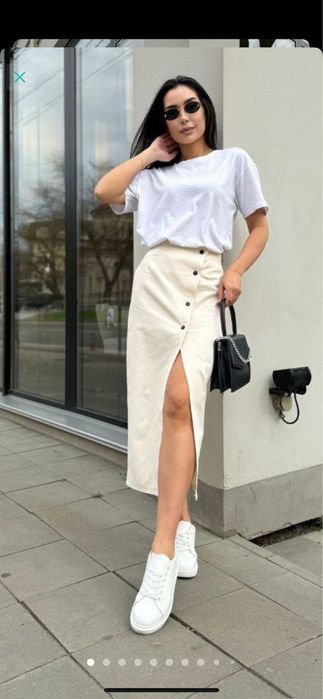 Джинсова спідниця довжини міді