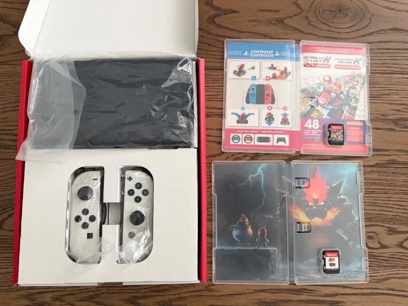 Nintendo Switch OLED + 2 jogos Super Mario