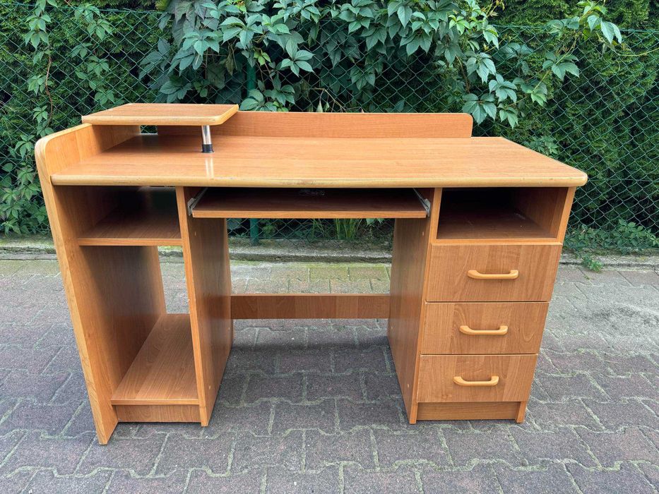 Używane biurko z szufladami