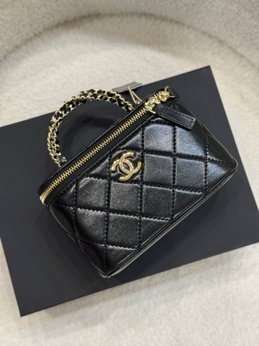 Сумка chanel з ручкою чорний колір натуральна шкіра