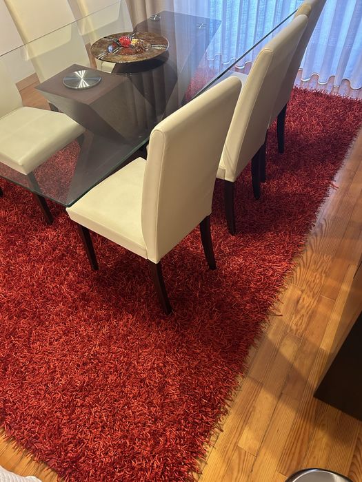 Carpete de sala vermelha