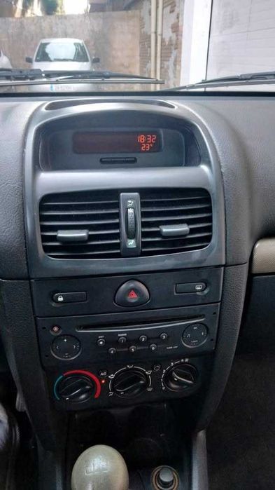 Renault Clio — fotografia 6