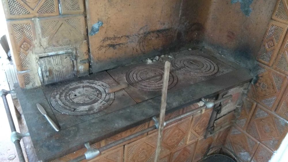 Piec kaflowy, kuchnia, fajerki, zabytkowa, ozdobna, stara