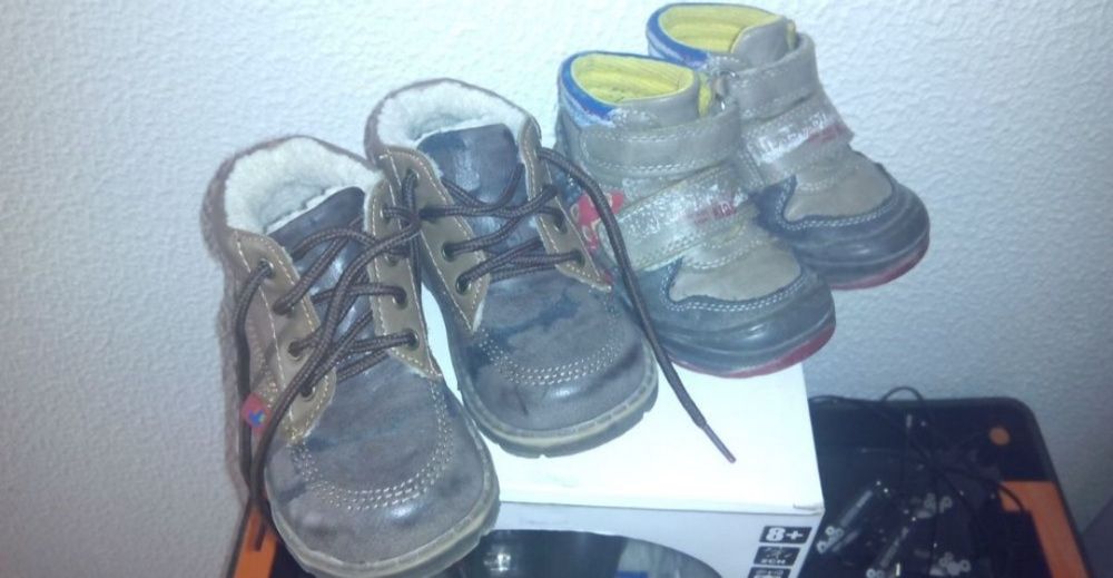Lote 2 pares de botas tam. 21 e 22