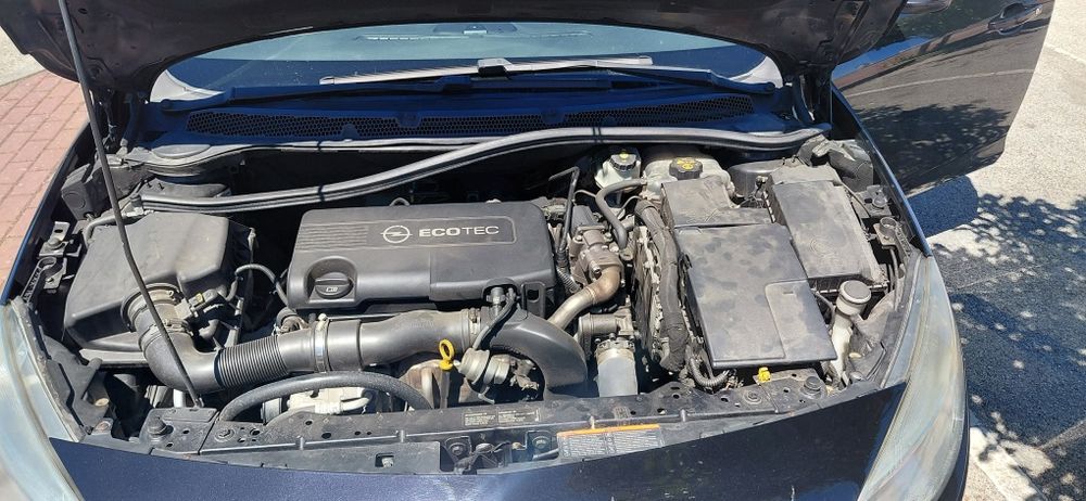 Opel Astra J Hatchback 1.7 CDTI (125 cv)