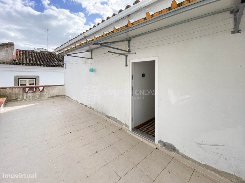 Investimento no Coração de Évora | Moradia T6 Duplex Remodelada