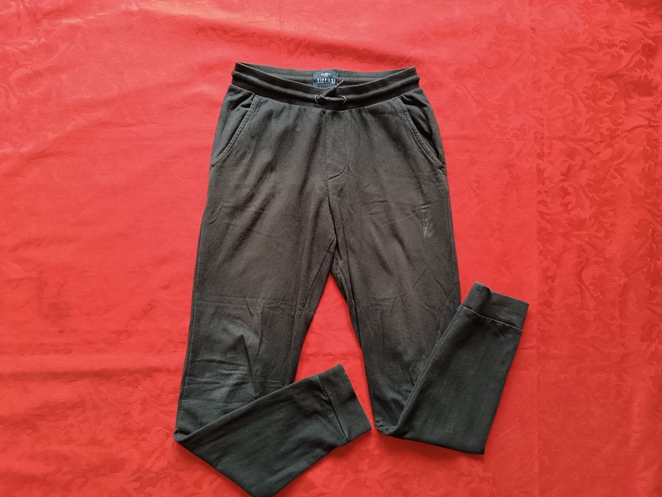 Calças Desportivas. Pretas. Tamanho 11 a 12 Anos