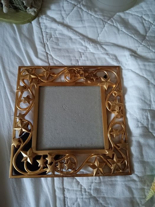 Золота рамка з завитком лози і зірки.Вінтаж