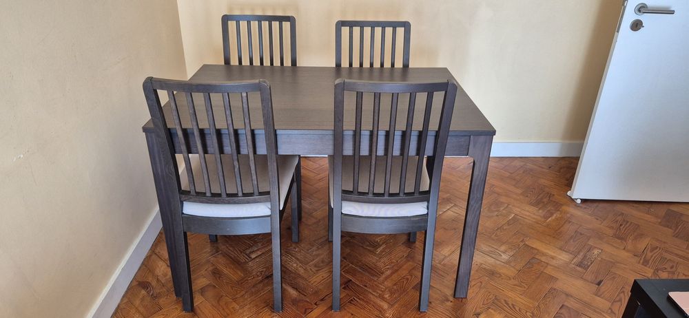 Mesa e 4 cadeiras Ikea