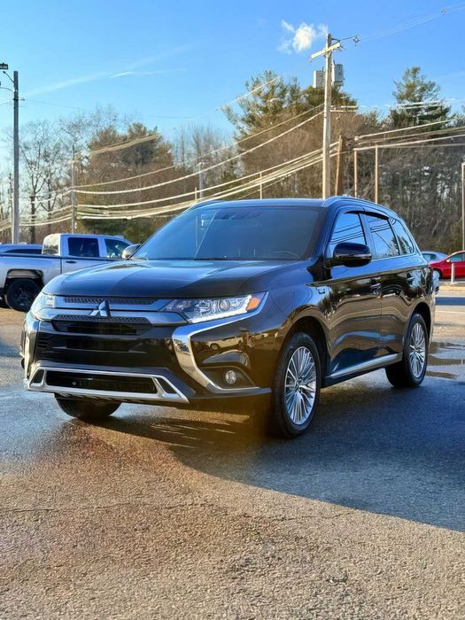 Mitsubishi Outlander      2020