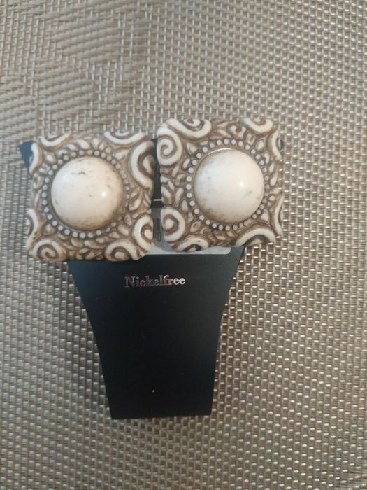 Клипсы (ювелирная бижутерия)