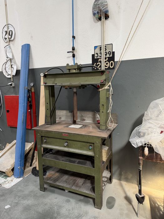 Prensa 10T a funcionar